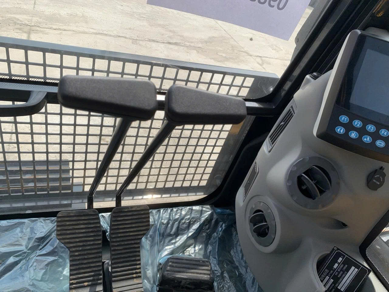 Máy Xúc Đào Bánh Xích LiuGong CLG933EHD - Lựa Chọn Tối Ưu Cho Công Trình Nặng